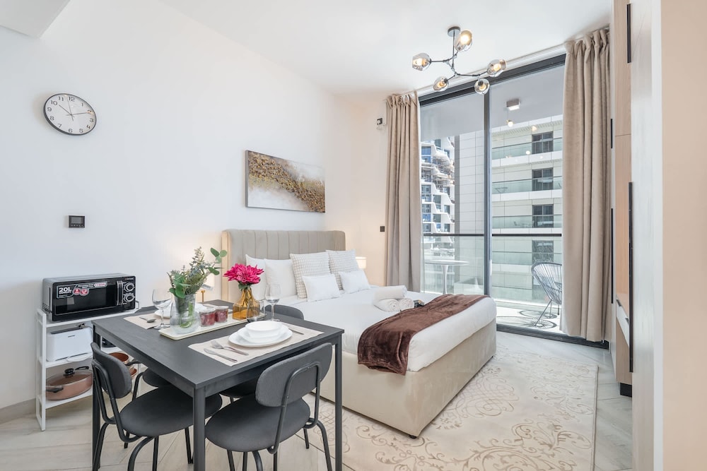 Outstanding Studio in Empire Residence JVC