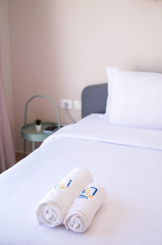 Xuru Stays I Roomy & Relaxed 1bdr @ Mangroovy Free Beach & Pool