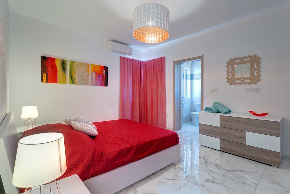 Marvellous 2 Bedroom Apartment by the Sea photo 5