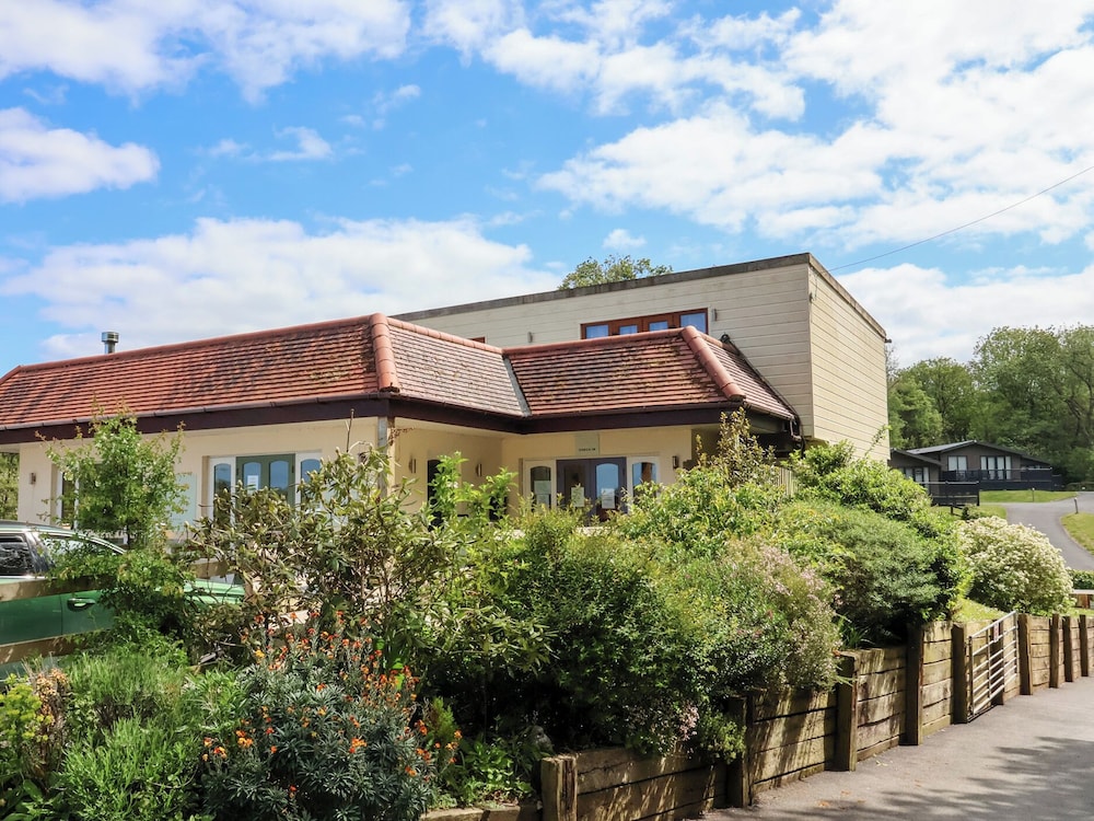 10 Manleigh Park