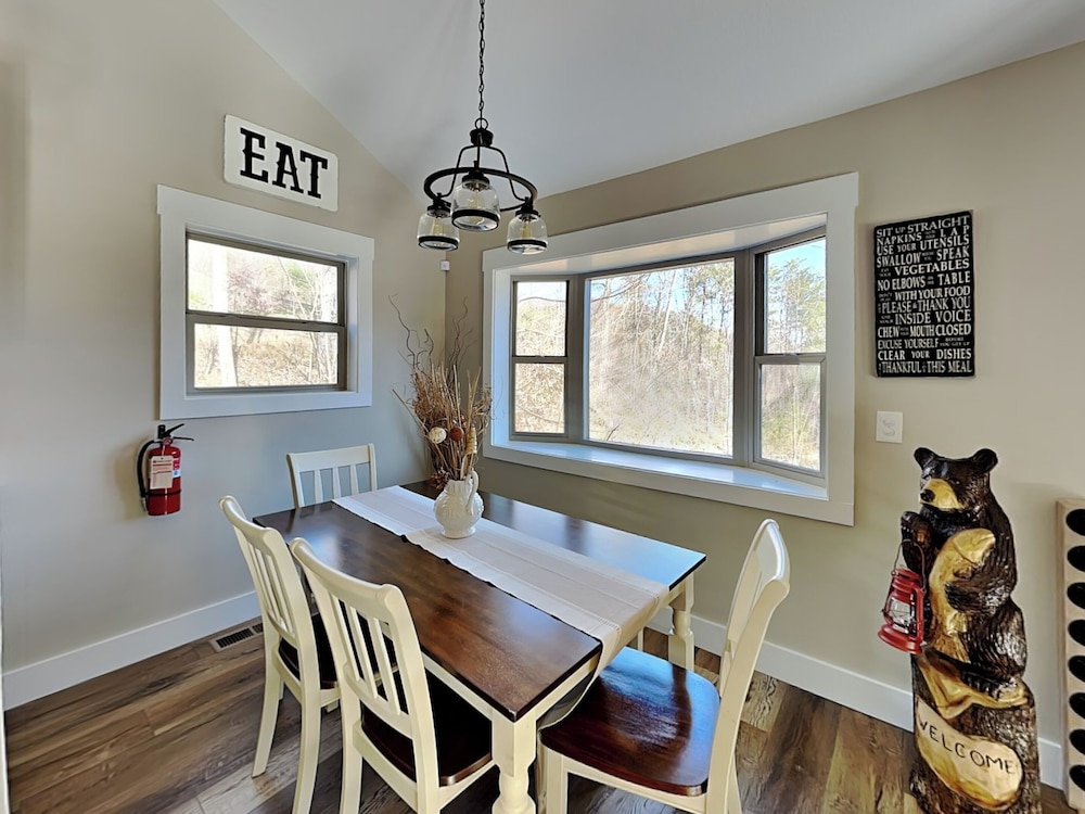 The Squirrel's Nest by Jackson Mountain Rentals