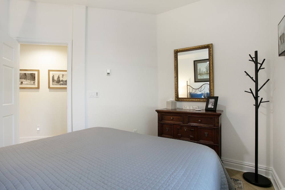 104 Lodge At Brookside 2 Bedroom Condo by RedAwning - Property Image 25