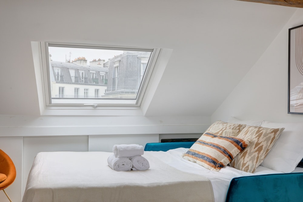 Cozy & Elegant Retreat Near Notre-Dame