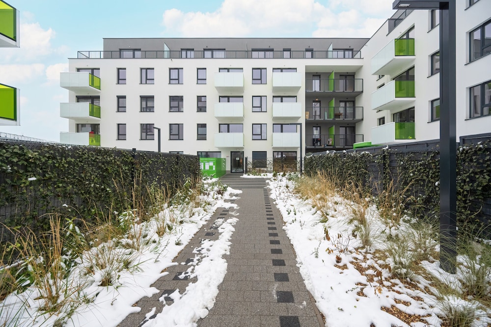 Pleasant Decor & Parking by Renters view 5
