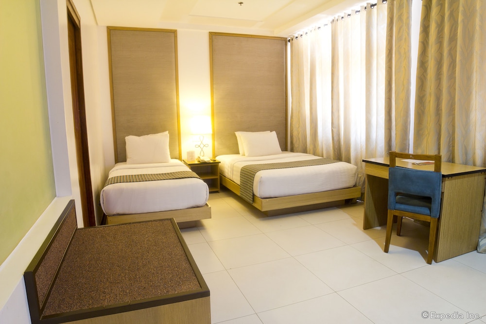 Crown Regency Courtyard Resort, Boracay Island - 10