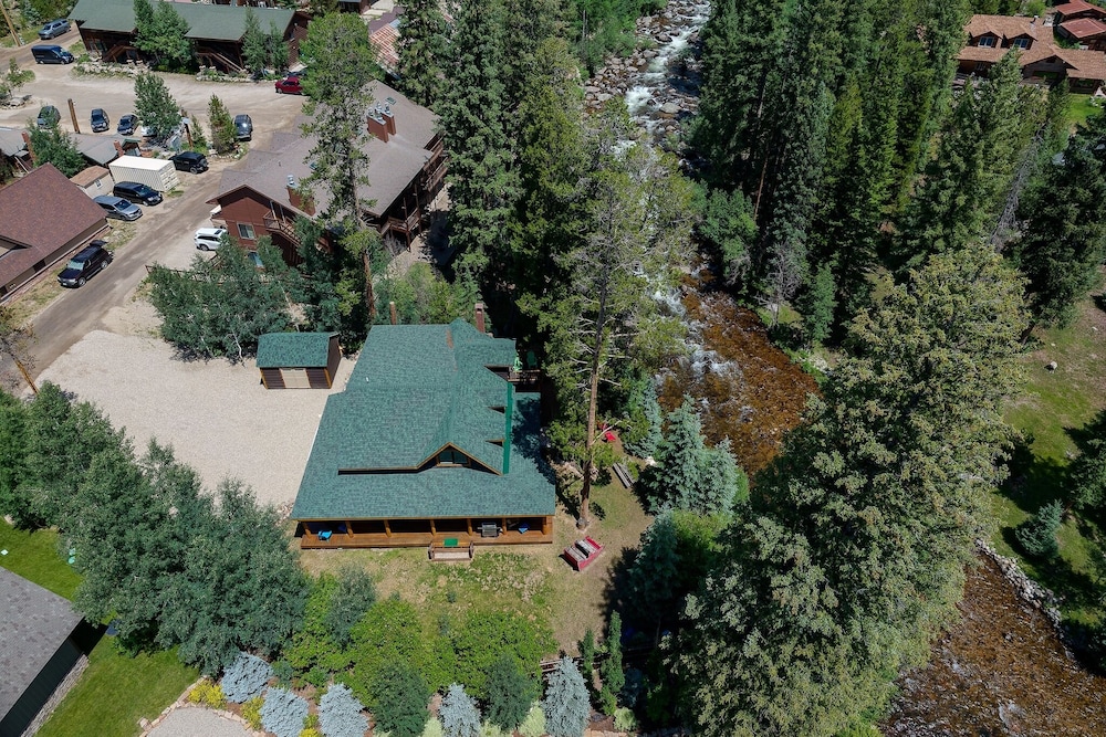 The River House 3 Bedroom Cabin