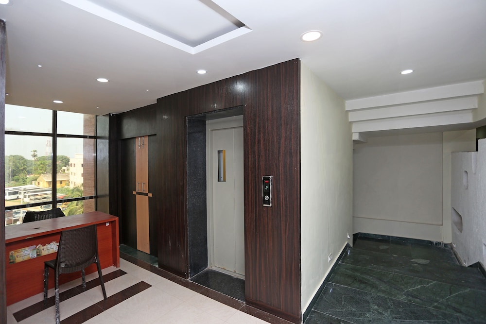 OYO 9048 Hotel Lucifer