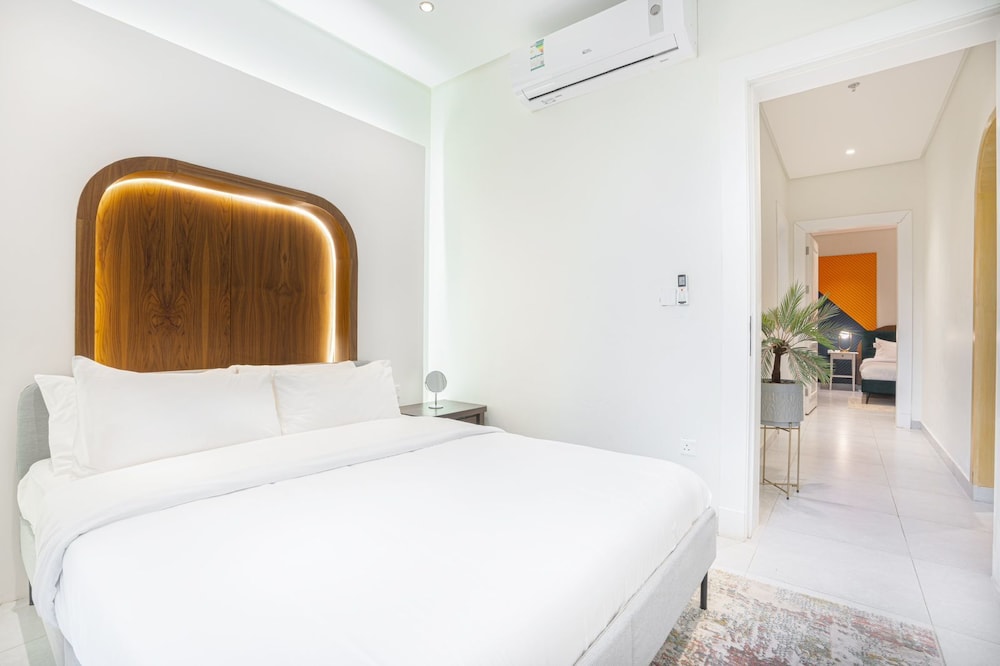 Three Bedroom Colorful & Exotic Flat in Alrabie