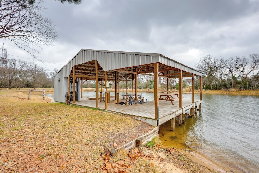 Dock, Decks & Views: Lakefront Cottage