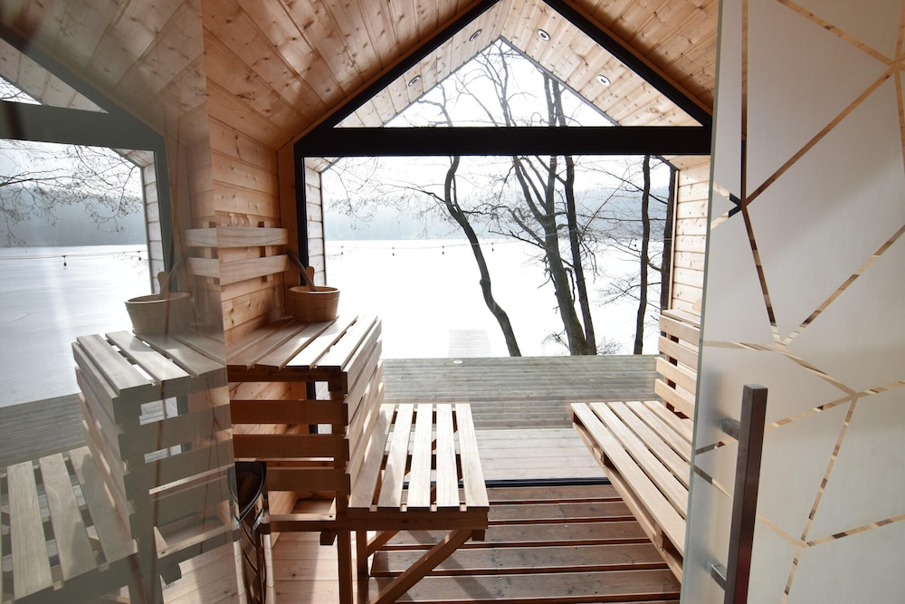 Holiday Home on the Lake Shore, Sauna, Jacuzzi