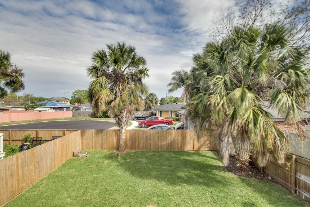 4 Mi to French Quarter: Walkable Apt w/ Yard