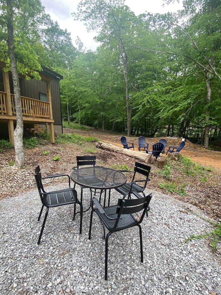 Hollowbranch Hideaway
