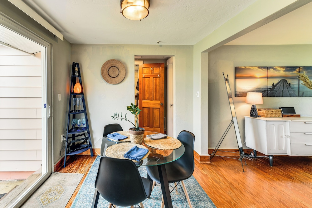 < 3 Mi to Dtwn: Pet-friendly Sarasota Stay w/ Yard