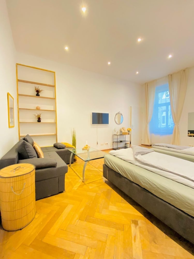 Bright and Spacious 2BR Flat Westbahnhof