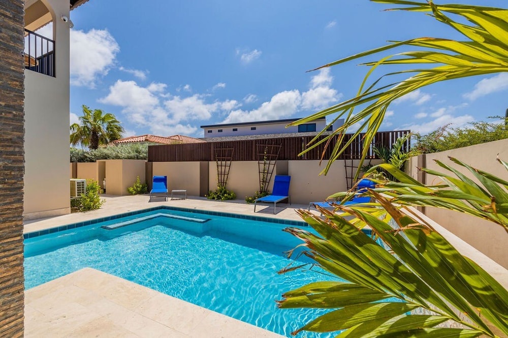 Luxury Noord 3 2 Villa - W Private Saltwater Pool