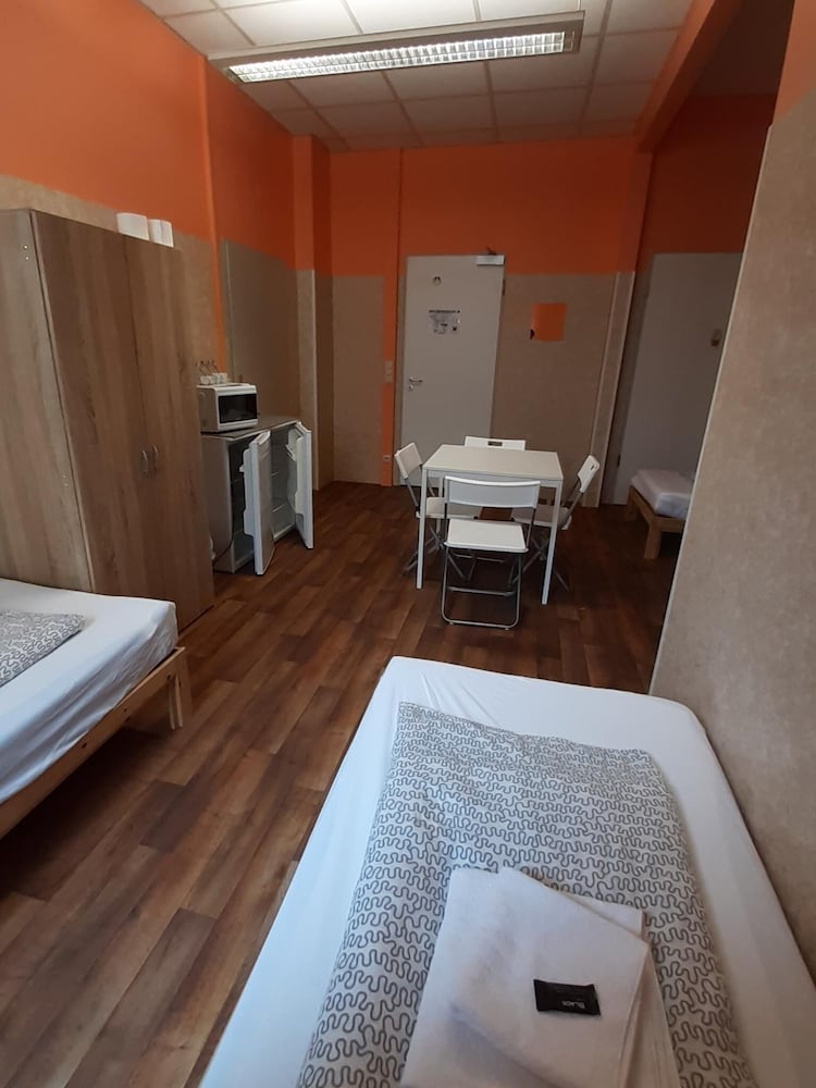 2-Rent Group Hostel Zimmer&Apartments GKP2