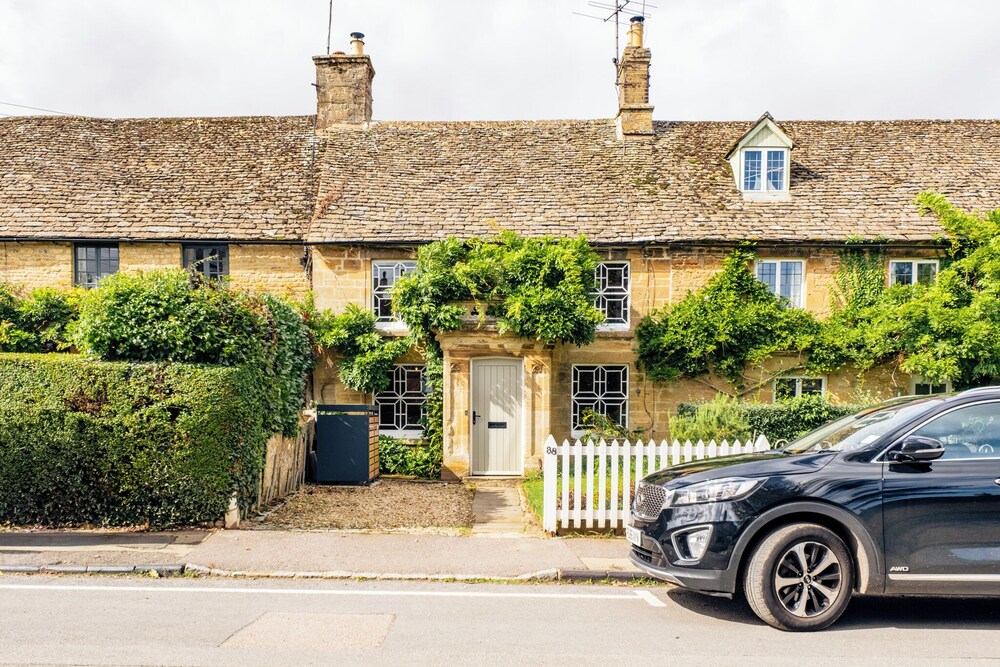 Historic 3 BD Cottage in the Cotswolds