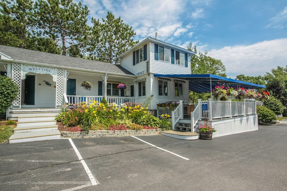 Glen Cove Inn & Suites
