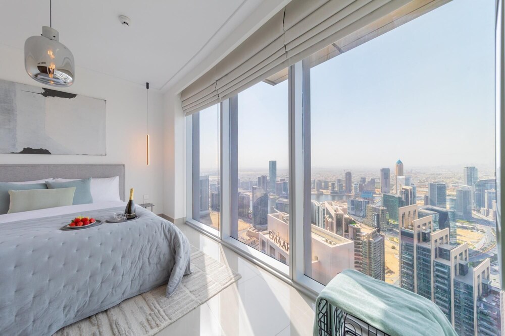 DXB - Opera Grand - 6104 - DT