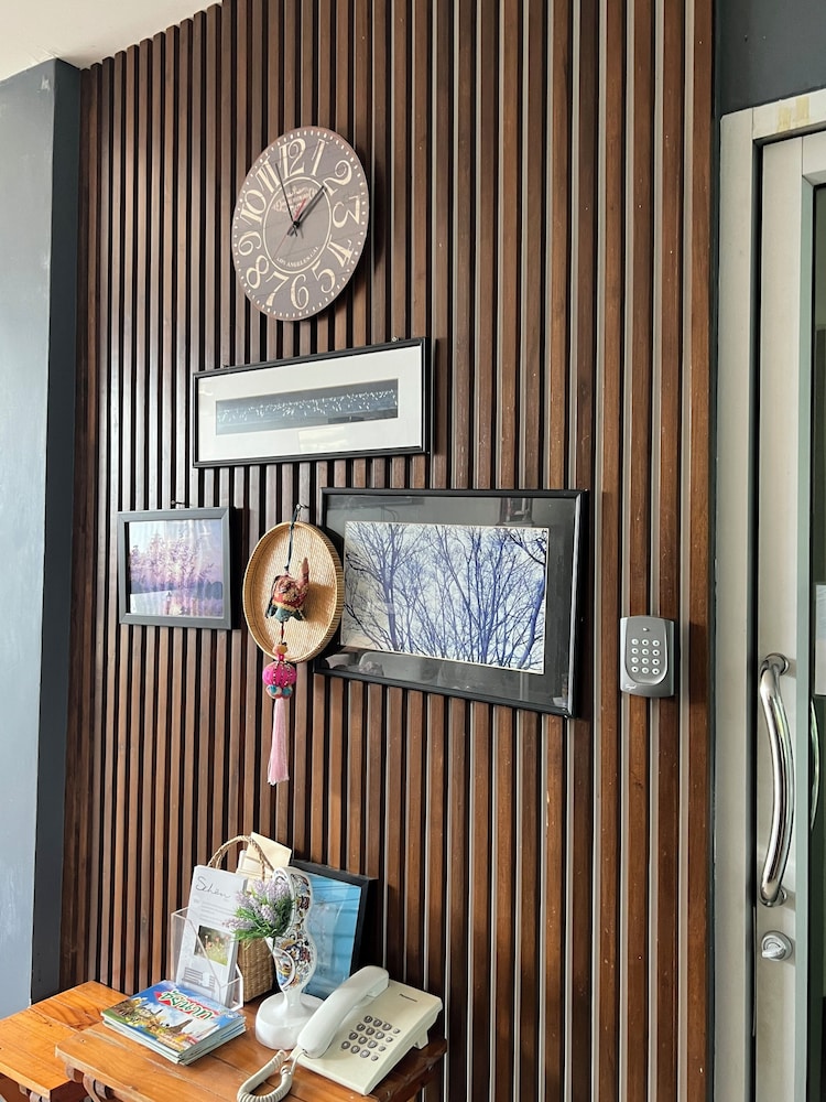 Lobby & Reception