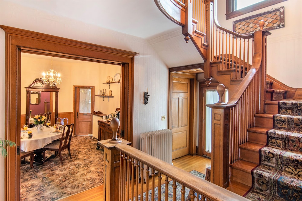 The Lamplighter Bed & Breakfast of Ludington