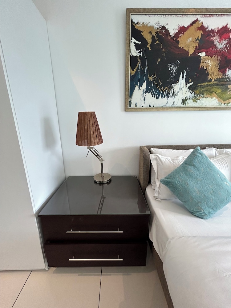 Easy Stay at Embassy Gardens Apartment
