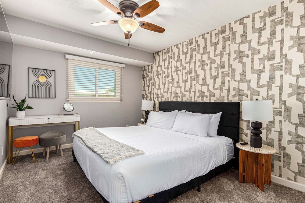 Walk to Old Town & Giants Stadium! Unit w/ Pool