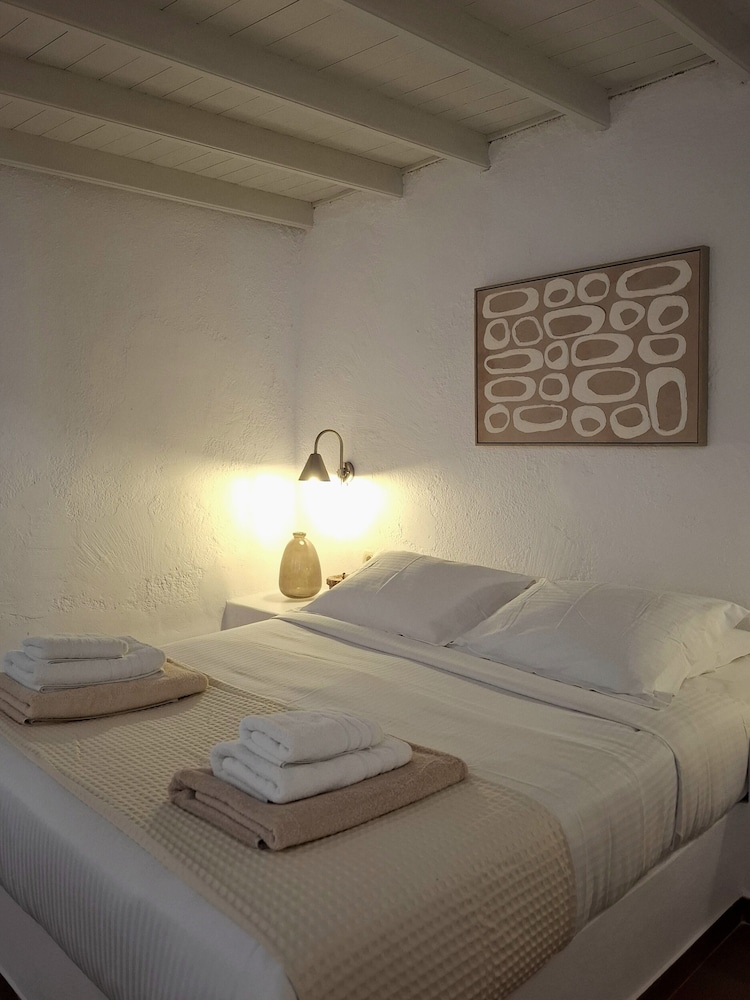 Mardanza Krokos Suites