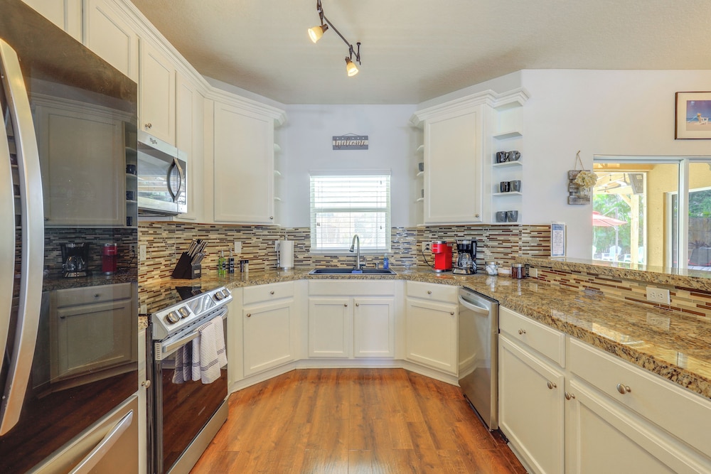 Pool & Spa: Spacious Port St Lucie Villa!