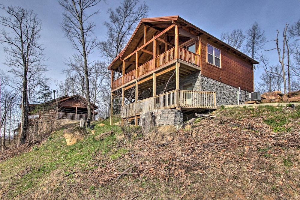 Smoky Mtn Log Cabin w/ Hot Tub & Panoramic Views! view 4