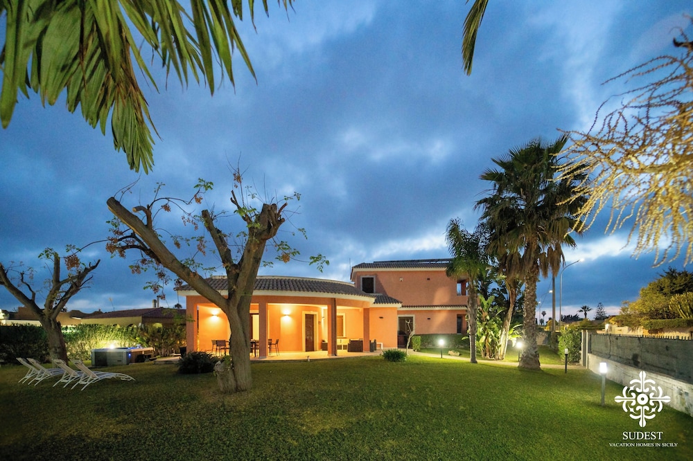 Villa Seaside - Dimora con jacuzzi a 200mt dal mare view 5