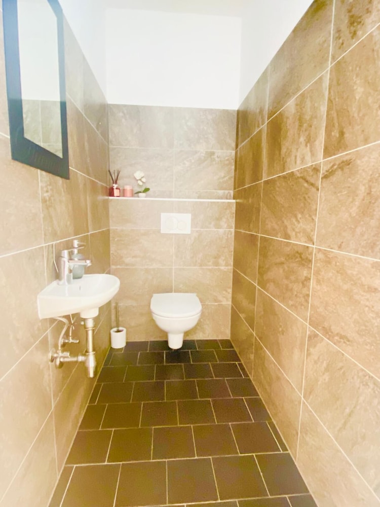 Comfy 3BR Apt With Living Room Balcony