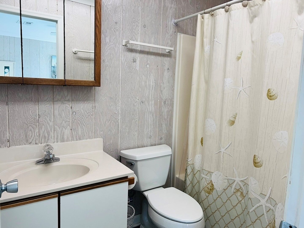 Sea It All 2 Bedroom Home by RedAwning