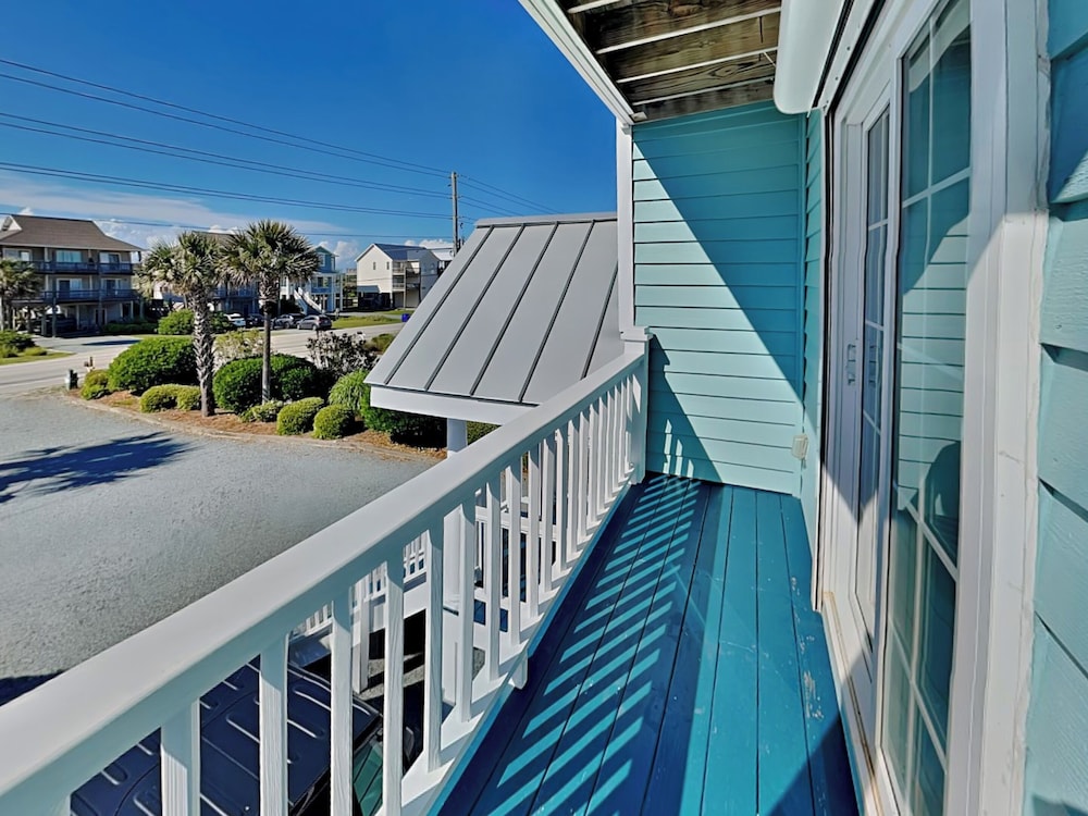 Blue Me A Wave by Topsail Realty