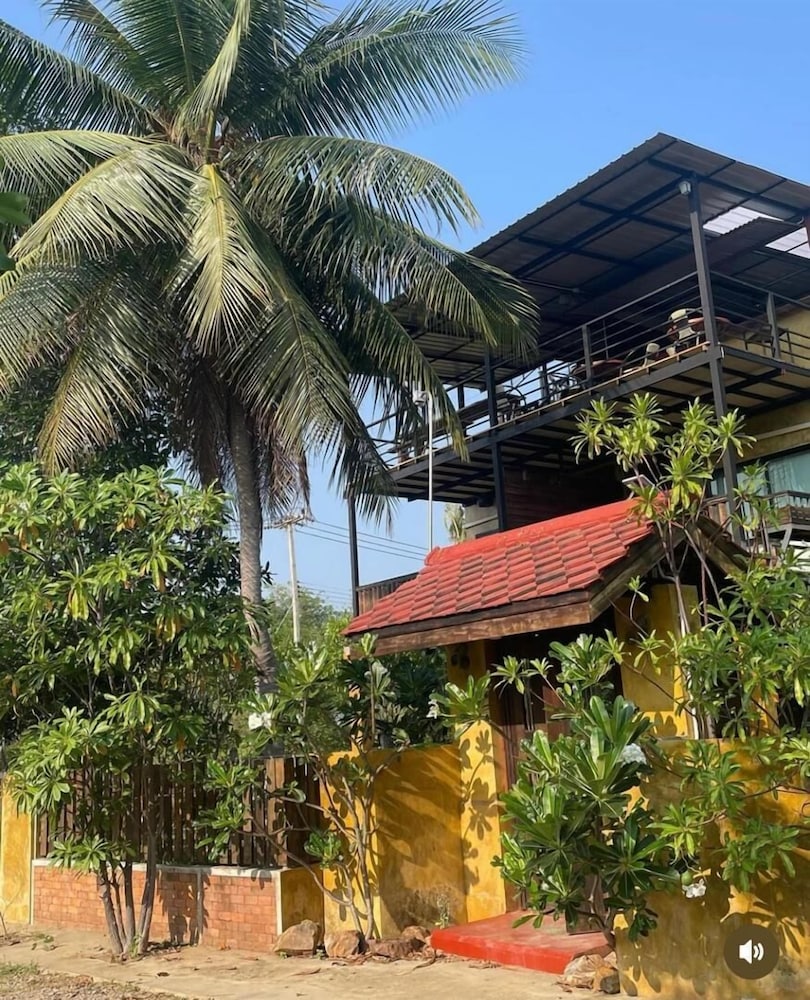 Golden Mango House