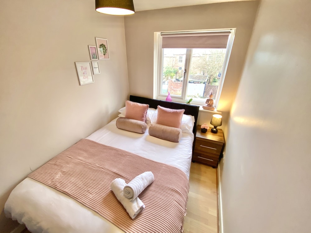 3-bed Townhouse Parking Deep Cleaned view 4