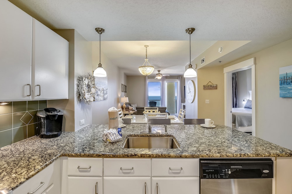 Grand Panama Beach Resort by Book That Condo