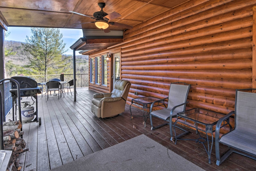 Twin Pines Hill House - Fire Pit & Mountain View