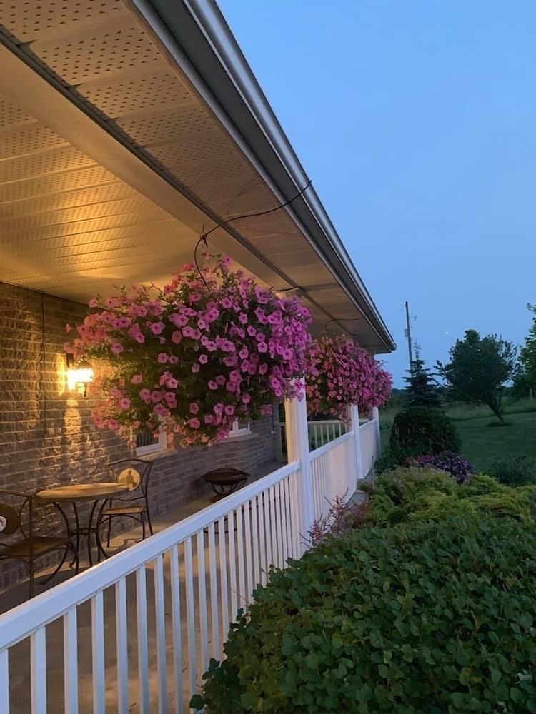 Golden Pathways Retreat and B&B