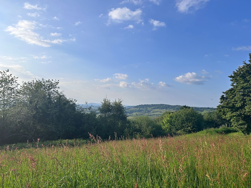 Tranquil Cabin Retreat Near Chepstow