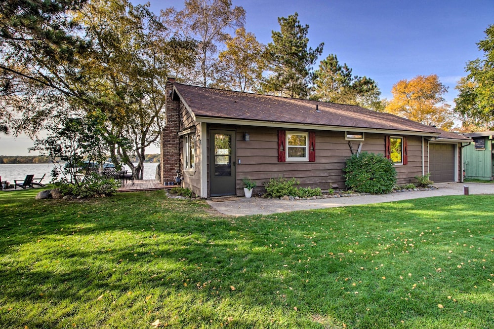 Pelican Lake Getaway on Stunning Peninsula! view 5