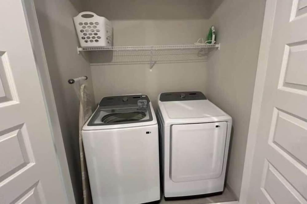 Modern 3Bd End Unit With Garage Water View 7904