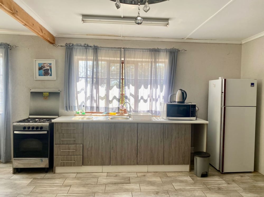 Stunning Private Cottage in the Heart of Nyanga - 2095
