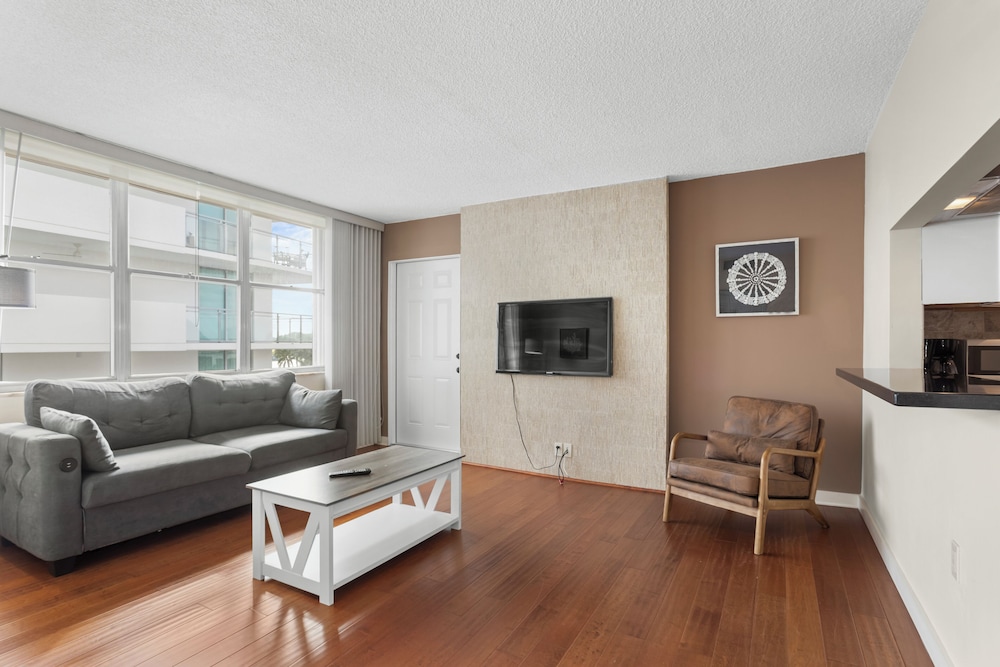 Bay Harbor Sunset Two Bedrooms Apt