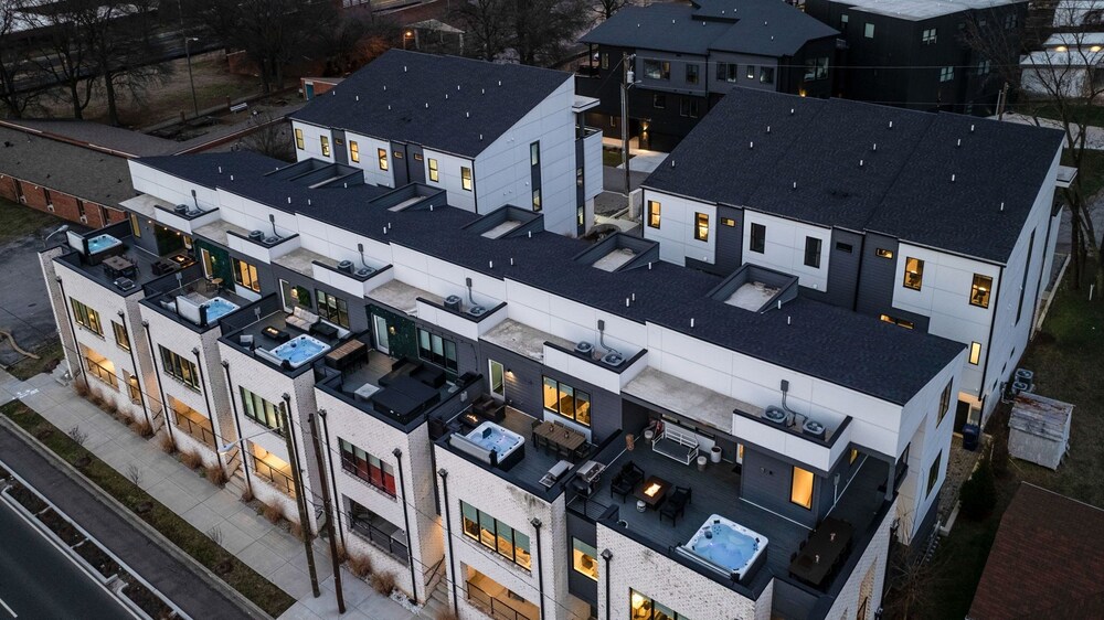 Urban Row - Rooftop Hot Tub - Heart of Gulch