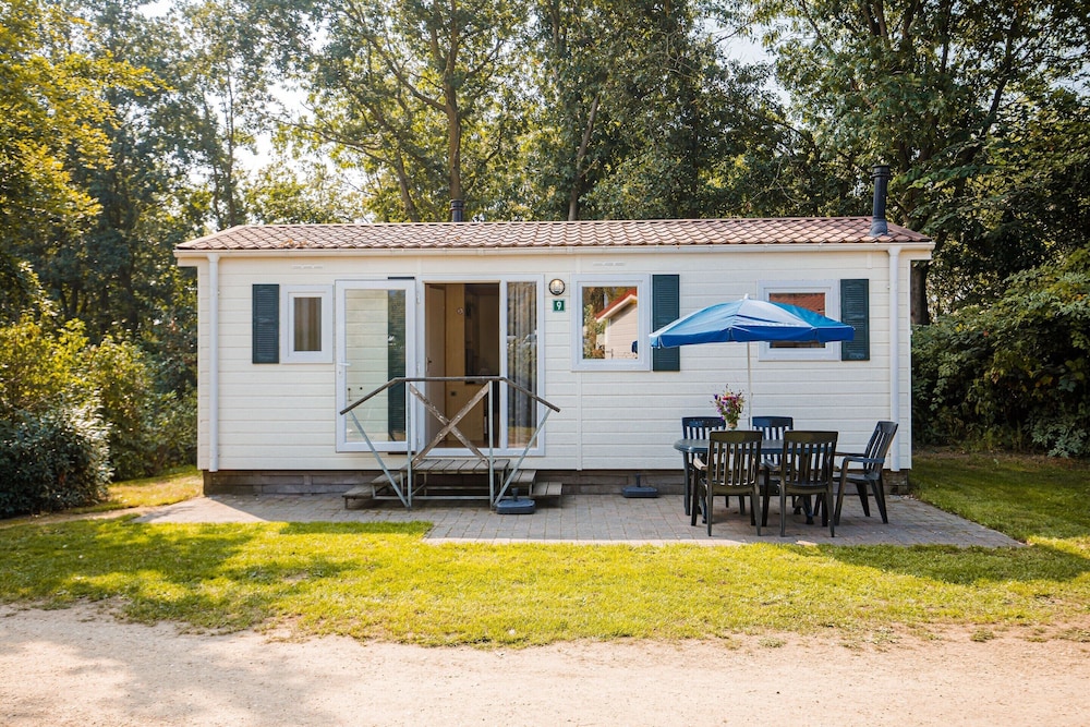 Chalet by the Water in Leukermeer