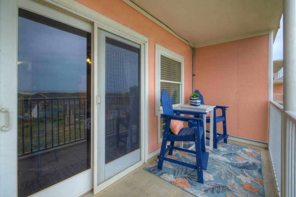 15 Condos, Sleeps 96 w/ Pools & Beach Access Island Retreat by Avantstay