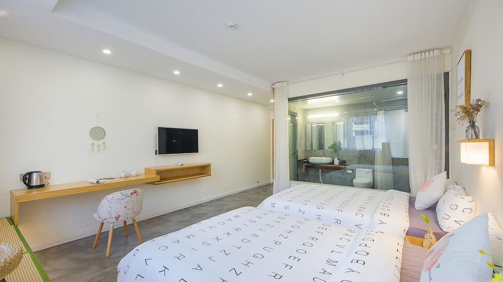 Hangzhou Vacations - Floral Hotel Suya Thousand Islet Lake - Property Image 2