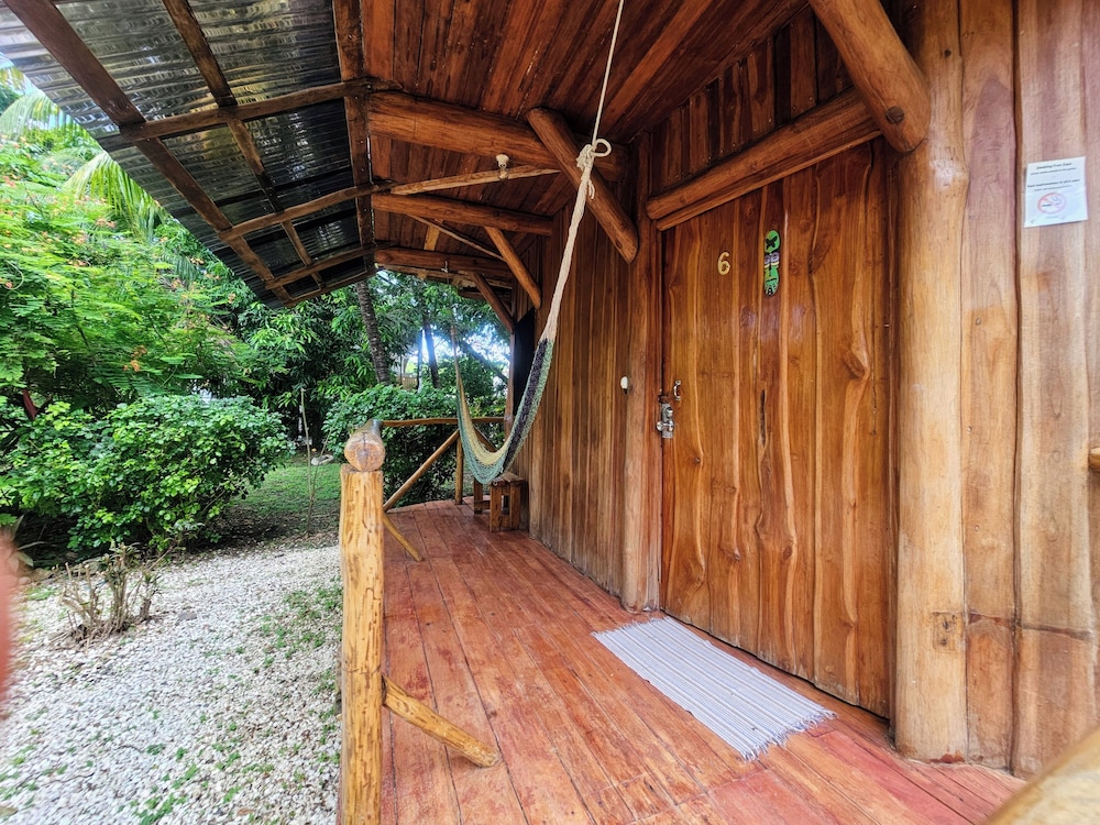 Don Jons Lodge -Surf & Yoga