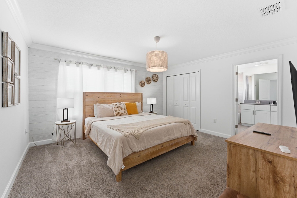 Chic 4BR Disney Retreat With Pool Mickey Rooms